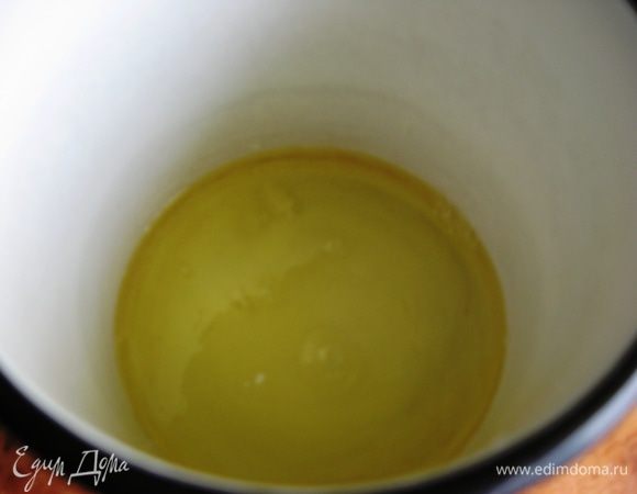 Духовку разогреваем до 250 градусов. Итак, швейцарская меренга. Чтобы получить стабильную пену - это идеальный вариант. 