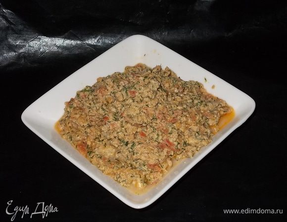 жарить на масле постоянно помешивая до образования крошки