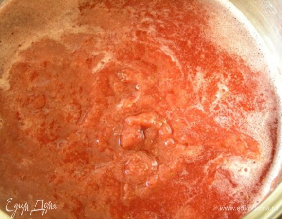 перелить в кастрюльку, добавить воду, довести до кипения, варить 10 минут,