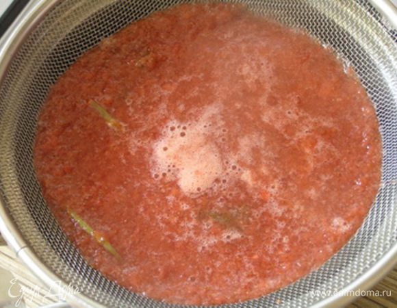 Протереть через сито и дать остыть.