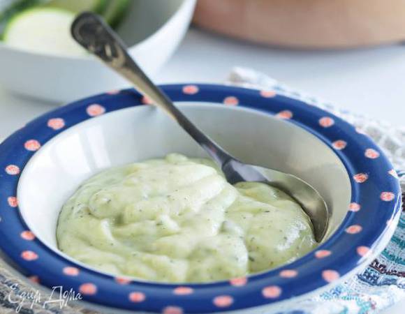 Соединить картофель, цукини и молоко и взбить все в блендере.