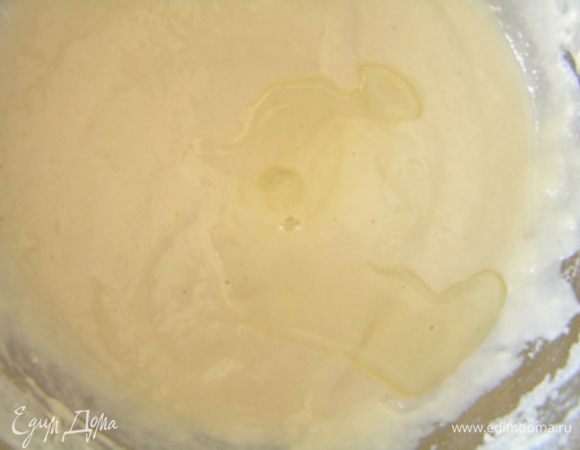 влить растительное масло,