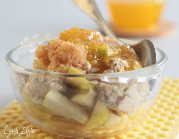 Добавить овсяную массу, порезанную грушу, кленовый сироп и йогурт и еще раз все перемешать.