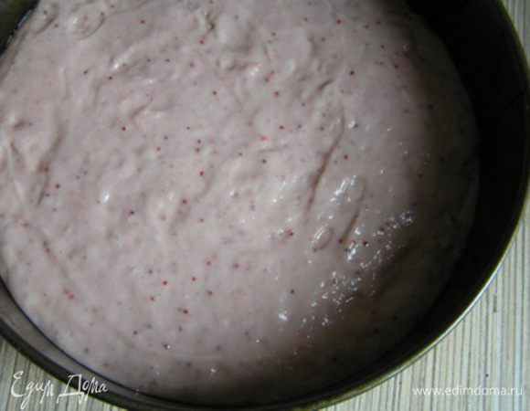 Выложить тесто в форму (у меня диаметр 18см). 