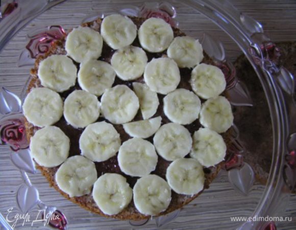 выложить порезанный тонкими кружочками банан,