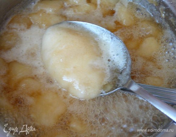 За две минуты до окончания варки добавить мед.