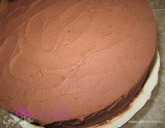 Покрыть оставшимся трюфельным кремом.