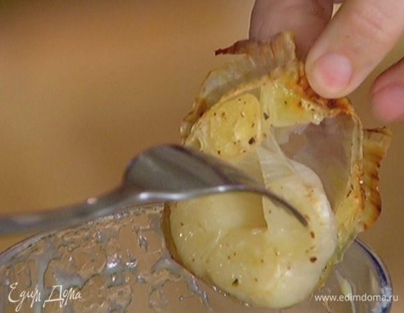 Чеснок остудить и добавлять по вкусу в различные блюда и соусы.