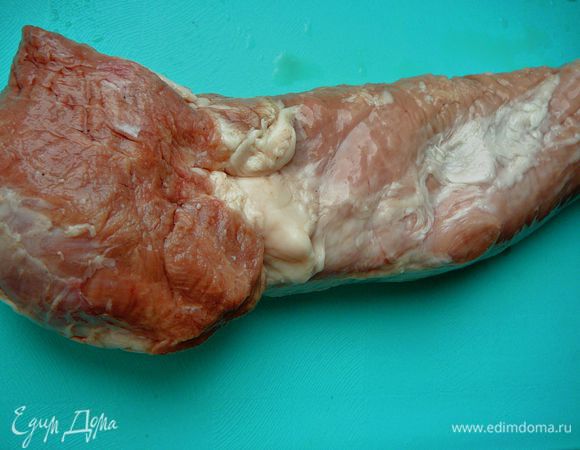 Свинину вымыть и обсушить бумажным полотенцем.