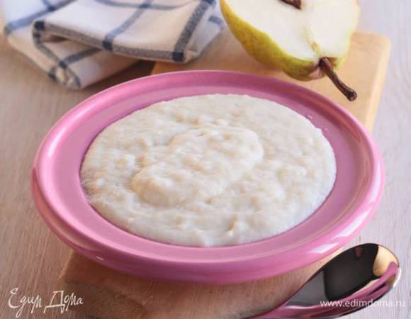 Добавить грушу, кленовый сироп, корицу и взбить все в блендере.