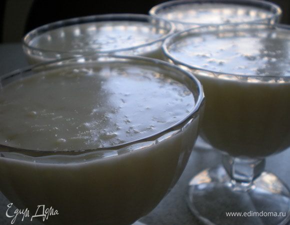 Разлить по креманкам. 