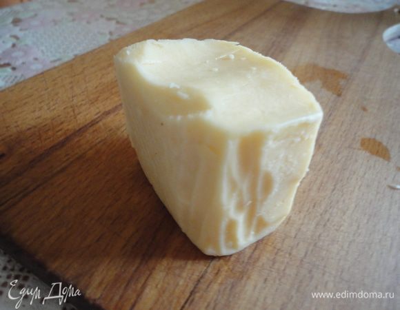 Сыр тоже натереть на мелкой терке.