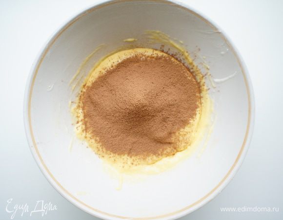 1\3 часть теста отделить. Добавить какао-порошок.