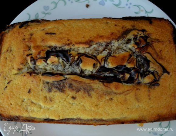 Выпекаем наш кекс в духовке примерно 40-50мин.Проверяйте центр зубочисткой,если сухой наш кекс готов.