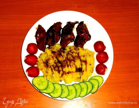 Если полить пюре ещё соусом от мяса(http://www.edimdoma.ru/retsepty/43374-svinina-v-souse-iz-balzama),то оторваться от него невозможно!