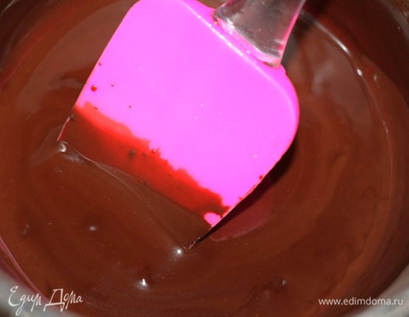 Шоколад: Какао, молоко, 2 ст.л. сахара размешать и поставить на маленький огонь. Непрерывно помешивая довести до однородного состояния. Дать немного остыть.