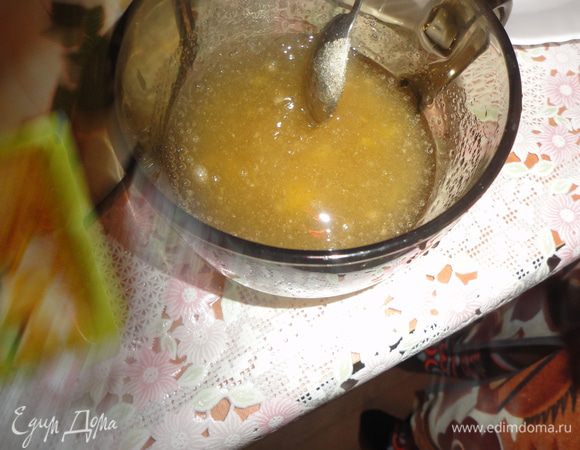 Желатин  замочить сиропом из консервированных персиков на 40 минут