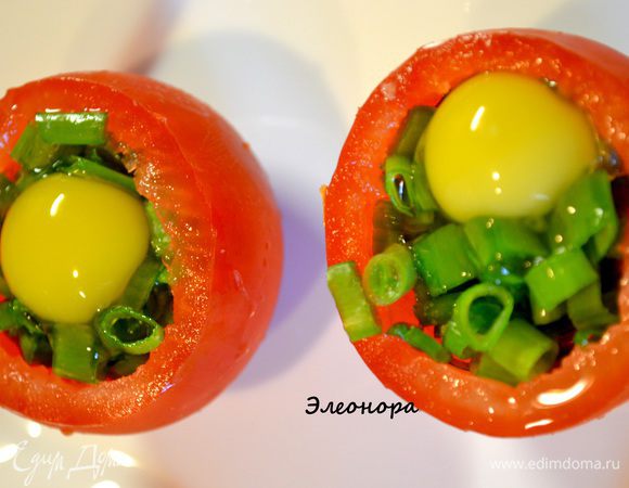 Зразы подать с овощами.Для разнообразия с помидора срезаем шляпку
удаляем середину,наполняем нарезанный зелёный лук,сверху разбиваем перепелиное яйцо,солим и ставим в микроволновку на 1 мин.,или в духовку на 5мин.