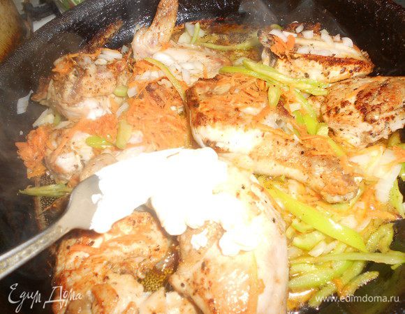 соус выложить на каждый кусочек мяса. (когда будем тушить он расстает)