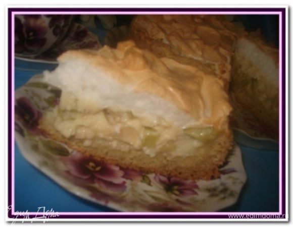 Пирог снова отправить в духовку и выпекать при температуре 160 градусов 25-30 минут.