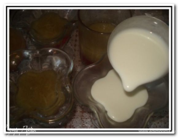 Налить в бокалы следующим слоем и поставить до полного застывания.