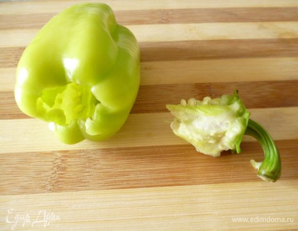 Затем вынимаю,остатки семян достаю ложечкой.