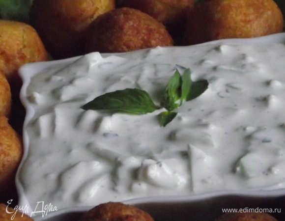 Люблю подавать его к картофелю , рису, вареникам с картошкой.