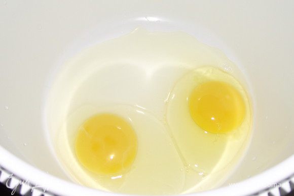 Берем 2 яйца