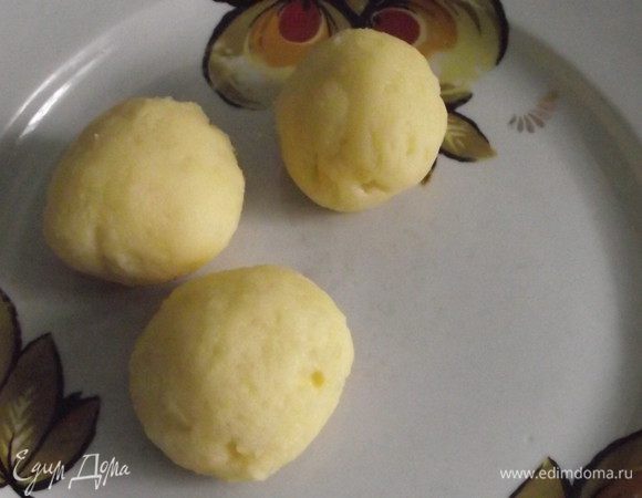 Скатаем его в виде шариков
