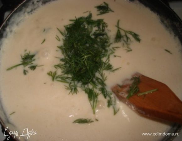 Мелко порубить укроп и добавить к соусу. Перемешать.
