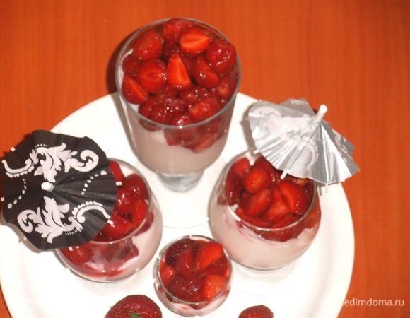 Украшаем коктейльными "зонтиками" или другими штучками...