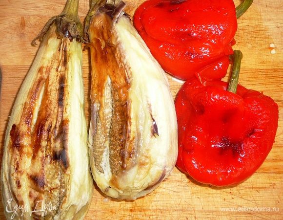 Очистить овощи от кожицы.