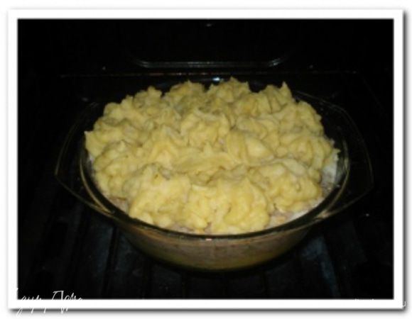 Выпекать в предварительно разогретой до 180 градусов духовке 25-30 минут до легкого зарумянивания.