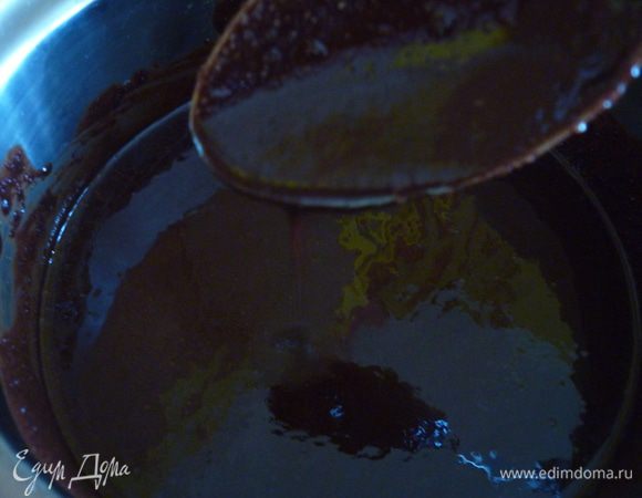 Перемешайте пока весь сахар не растворится.