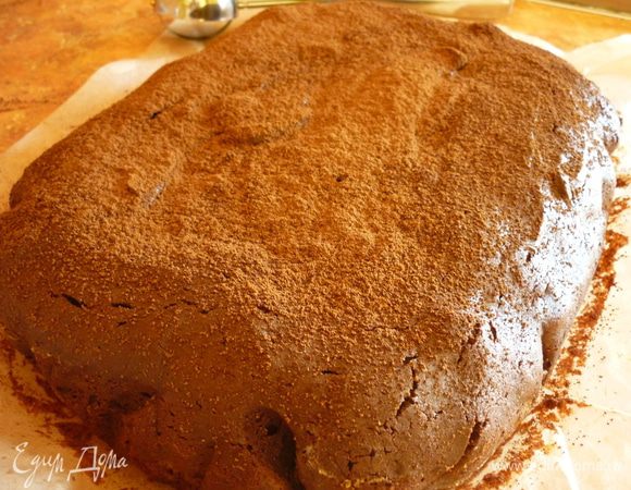 Достаньте из противня, как только все остыло.Сверху немного присыпьте какао-порошком.