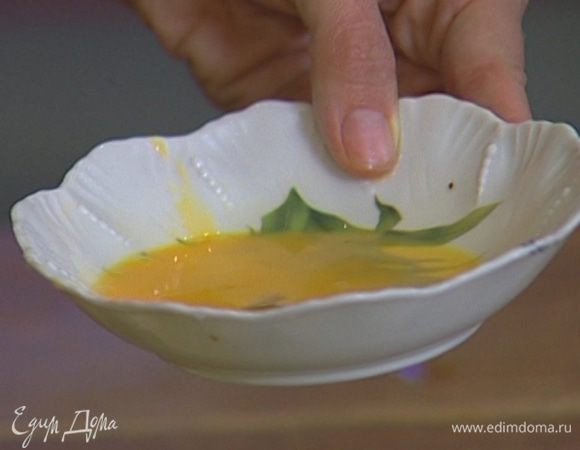 Яйцо взбить.