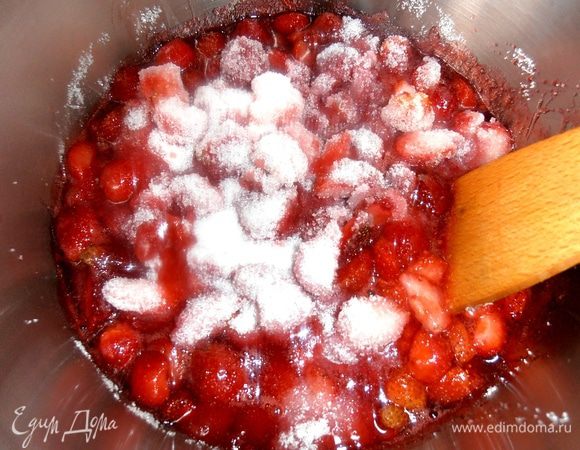 Можно сразу включить сильный огонь,перемешать...