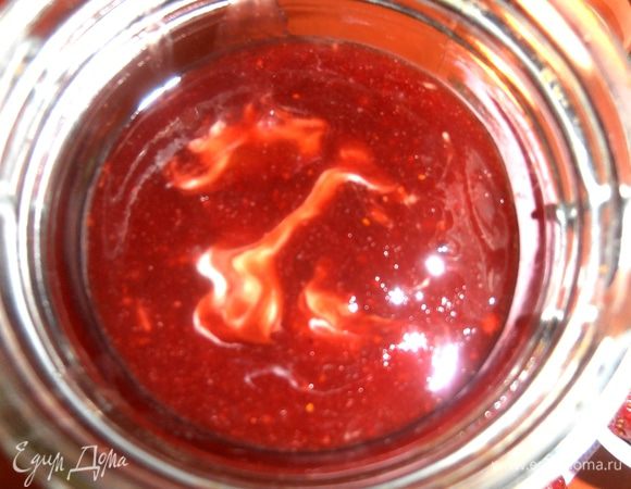 Если у вас крем,то можно размешать его прямо в банке с тёплым вареньем,т.к.крем очень быстро растворяется,а шоколаду нужно время для плавления.