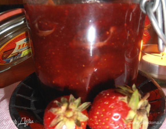 Теперь ищем в доме прохладное местечко для хранения(варенье может храниться 4 месяца!),иначе любители клубники и шоколада налетят стайкой и...прятать уже будет нечего)))