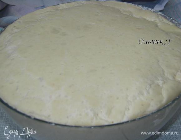 Оставляем под полотенцем еще на 1,5 часа. Чтобы тесто не подсохло накрывайте его полотенцем предварительно смоченым в горячей воде и выкрученым.