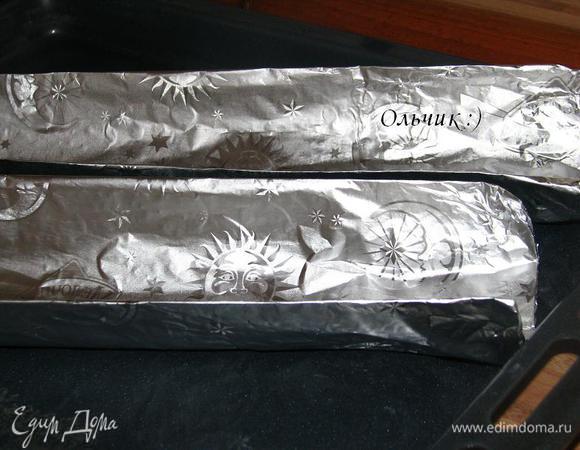 Смазываем форму небольшим количеством растительного масла.