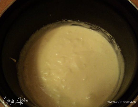 Масло взбить миксером, добавляя постепенно заварной крем.