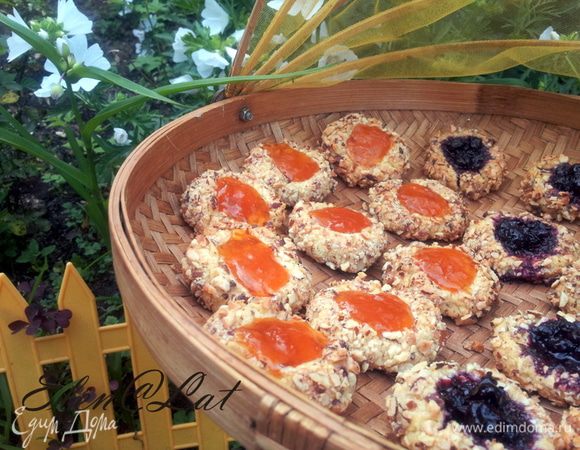 Дайте им хорошо остыть и зовите всех к чаю. Поверьте очень, очень вкусно.Мои родные оценили, особенно мама, т.к. выпечка с орешками ее слабость.