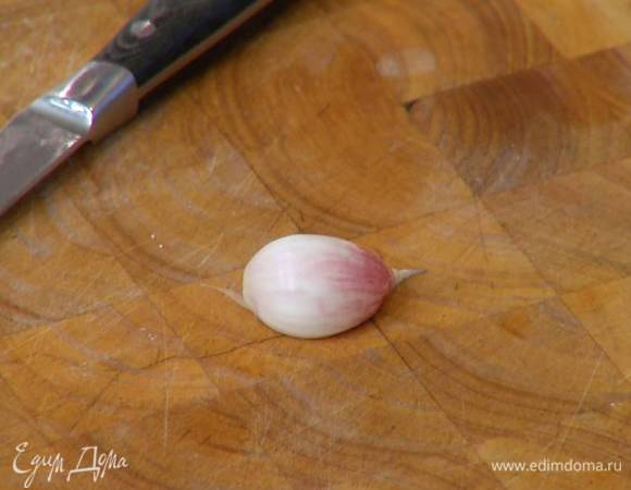 Чеснок почистить.