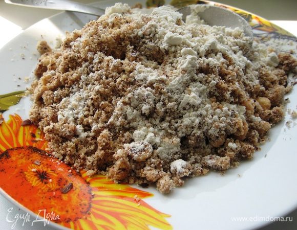 Молотый миндаль и фундук смешиваем с мукой. 