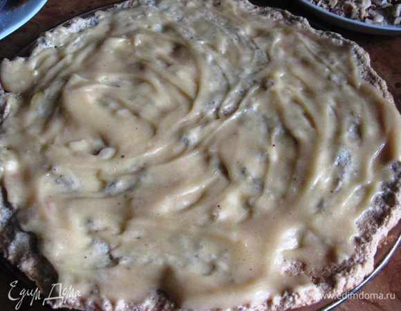 Сборка. Корж безе смазываем кремом.