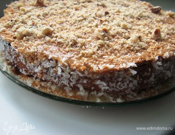 Бока я покрыла кокосовой стружкой. 