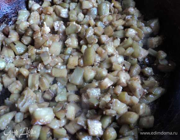 И обжарить на растительном масле до слегка румяной корочки.