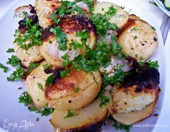 Переложить на тарелку. Посыпать зеленью. Приятного аппетита!