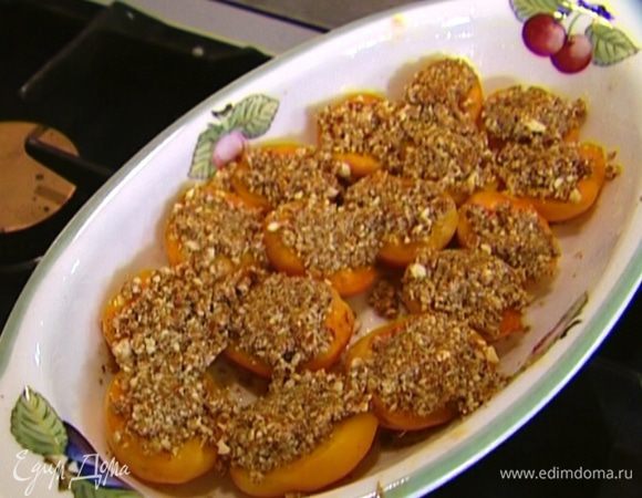 Запекать в разогретой духовке 10–15 минут.